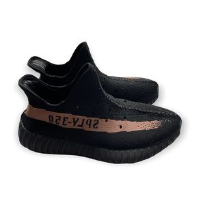 Adidas Yeezy Boost 350 V2 MISING SHOE LACE